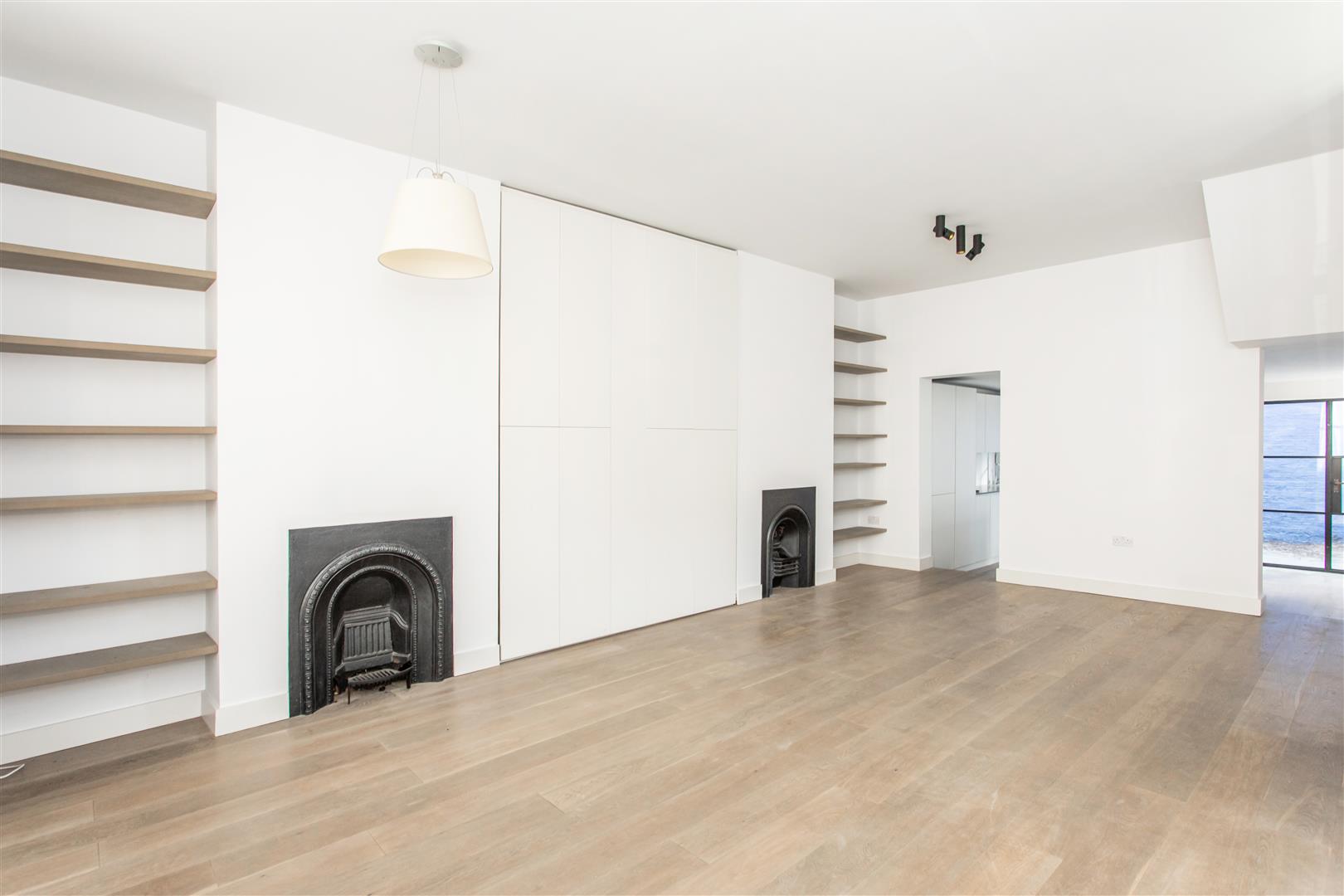 3 bed property in Kenilworth Road, Mile End